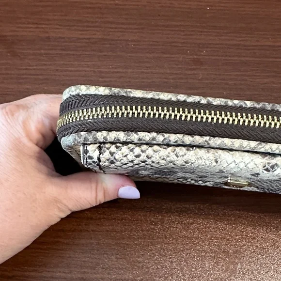 Nine West Elegant Snake Print Wallet carry alone or as wallet EUC - Picture 4 of 9